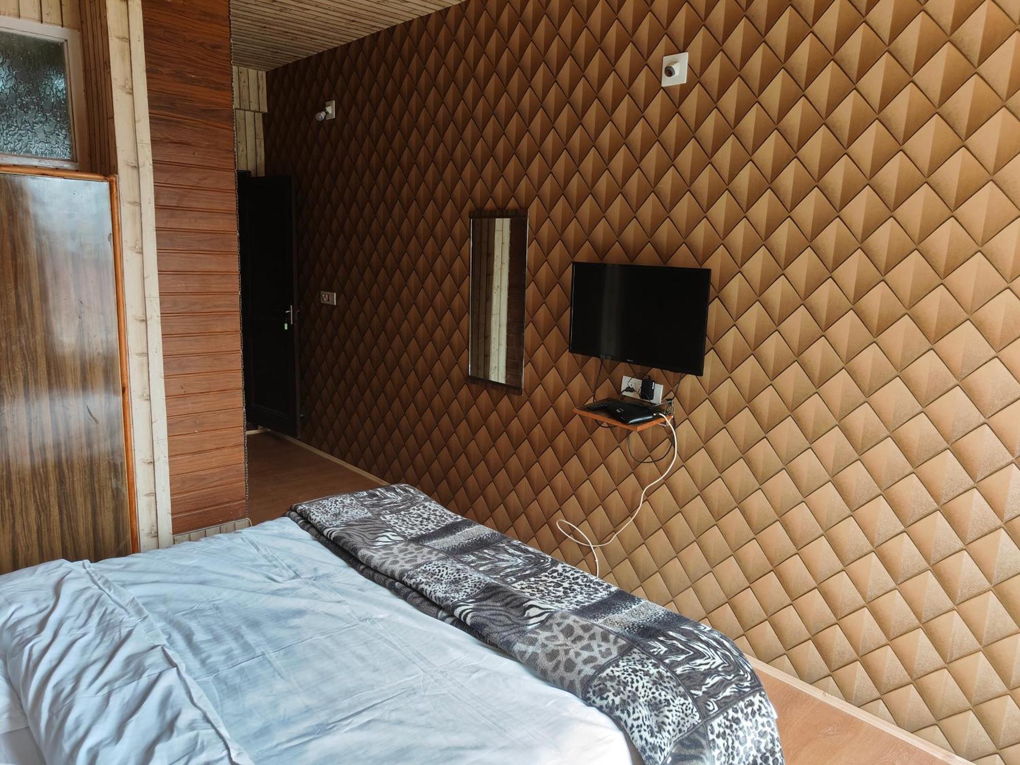 The Ile Hotel Srīnagar Exterior foto